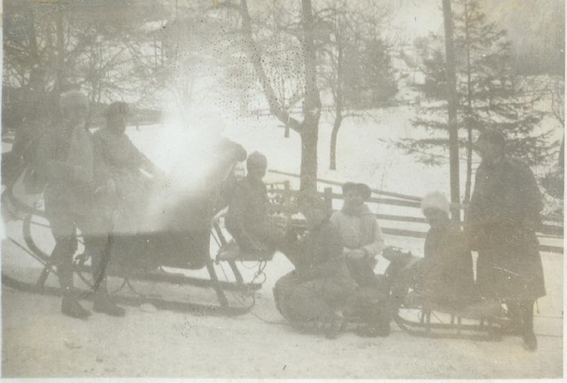 Sleigh & toboggan group at Mürren Prisoner of War camp, Switzerland, 1916/1917, WWI