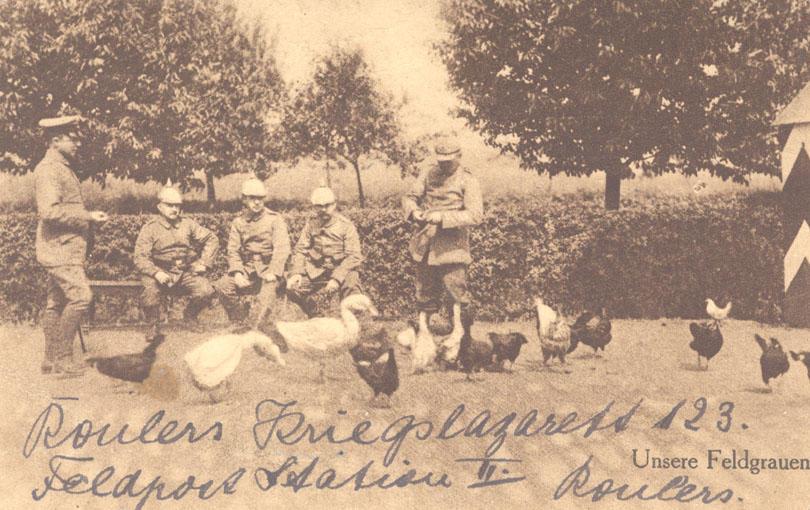 Postcard cover from Roulers (in Dutch Roeselare) is an Dutch-speaking area in the Flemish region of Belgium.

The postcard states Roulers "kriegsplazarenn" (war plaza race) 123 which is a reference to the geese racing for food in a plaza during the war.

The words on the right hand side state "Unsere feldgrauen" (Our grey field).